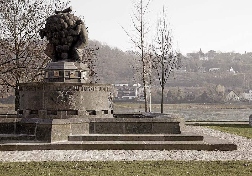 Traubenträgerbrunnen im Weindorf, Koblenz